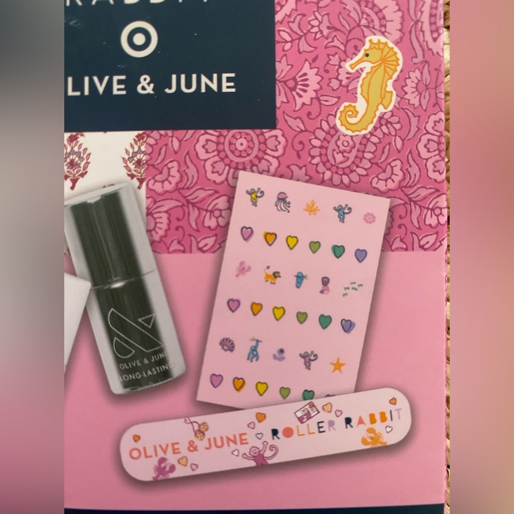 Roller Rabbit x Olive & June Getaway Mini Mani Set - Picture 2 of 10